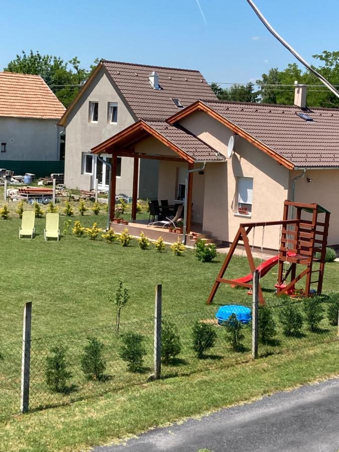 Villa Konrad Apartman à Balatonmáriafürdő Extérieur photo
