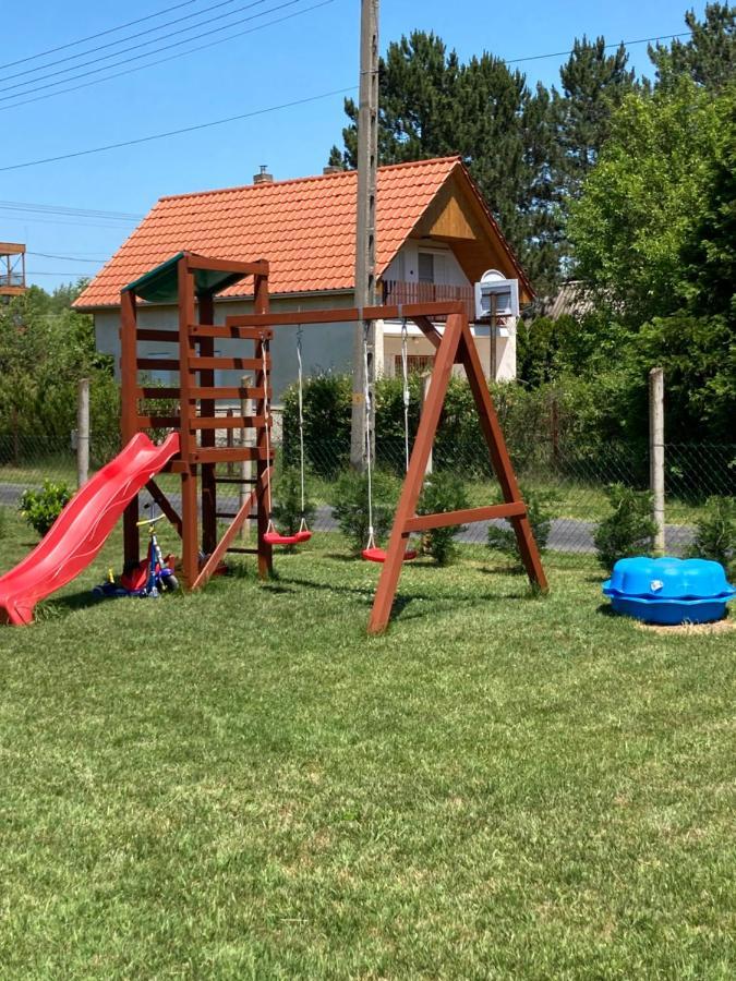 Villa Konrad Apartman à Balatonmáriafürdő Extérieur photo