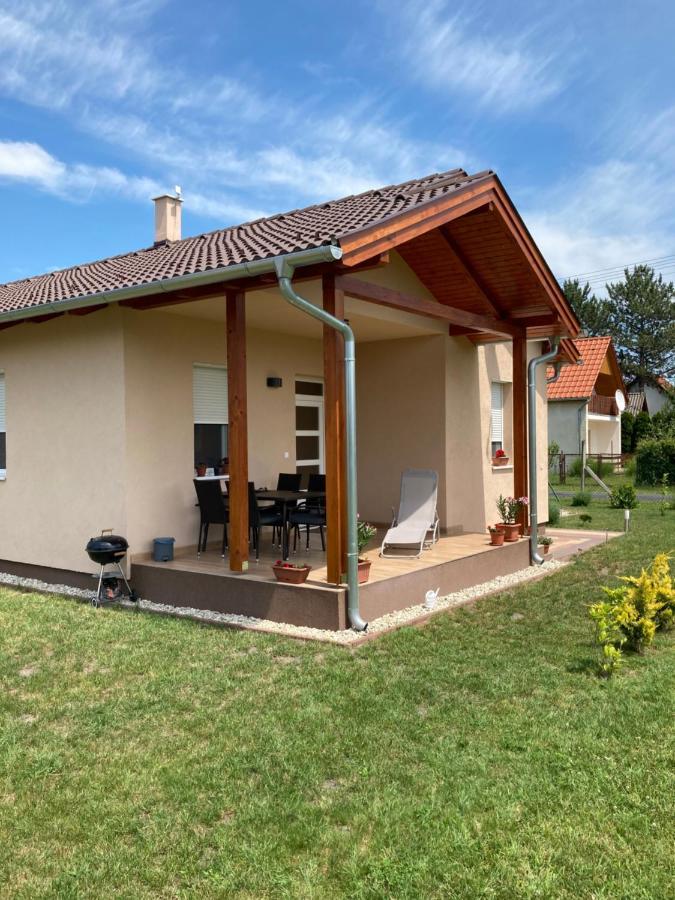Villa Konrad Apartman à Balatonmáriafürdő Extérieur photo
