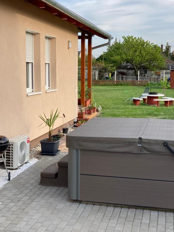 Villa Konrad Apartman à Balatonmáriafürdő Extérieur photo