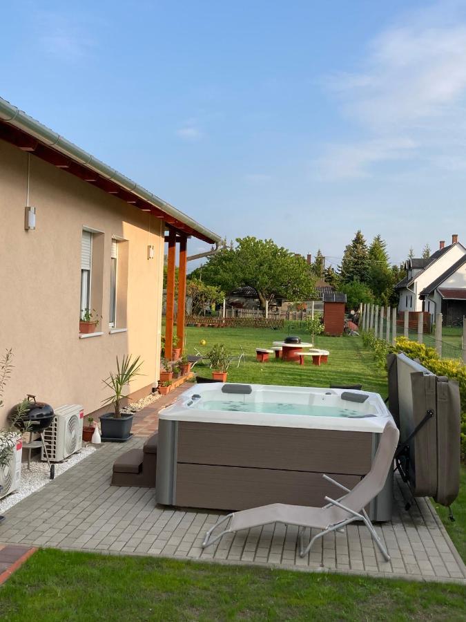 Villa Konrad Apartman à Balatonmáriafürdő Extérieur photo
