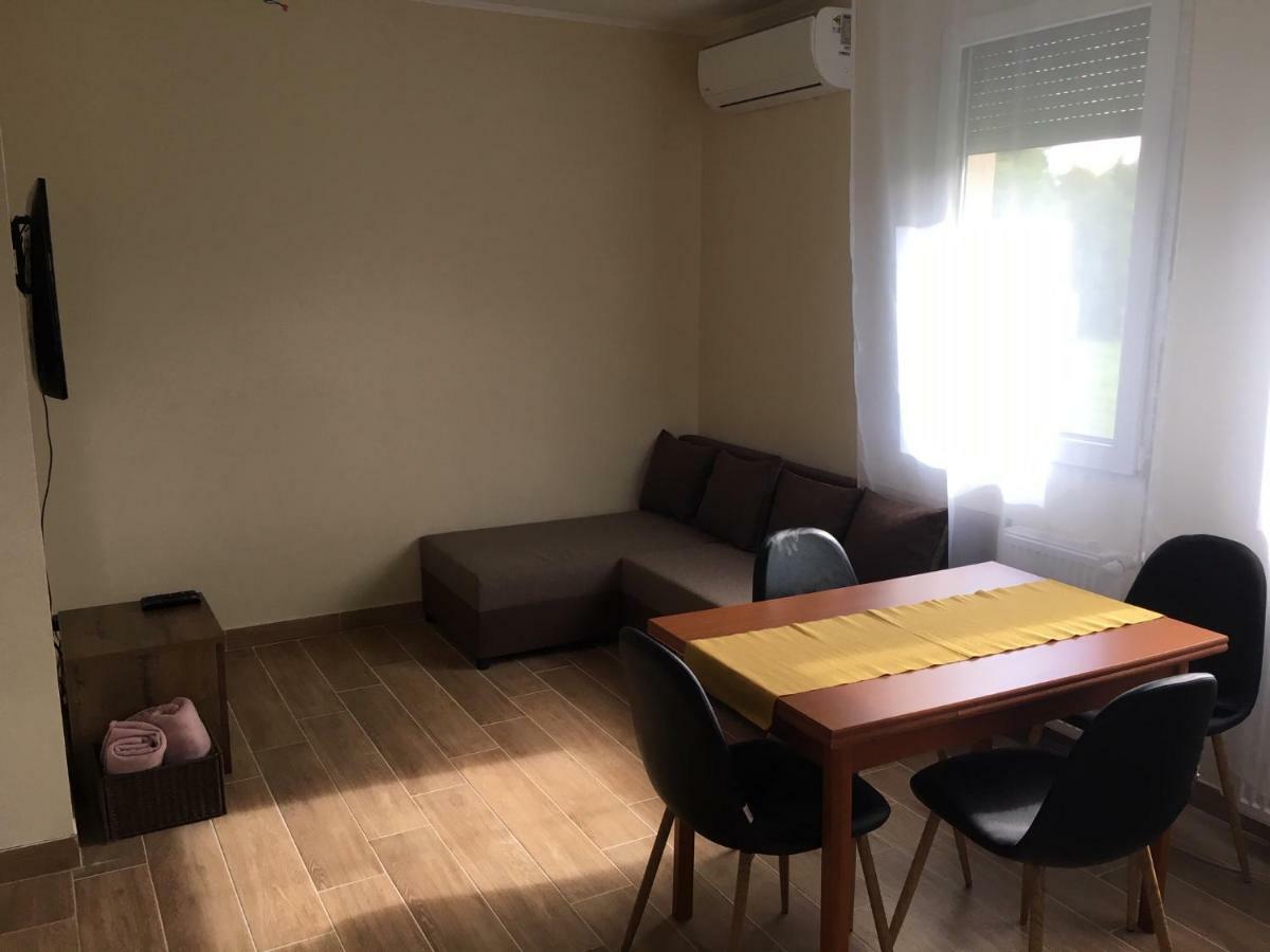 Villa Konrad Apartman à Balatonmáriafürdő Extérieur photo