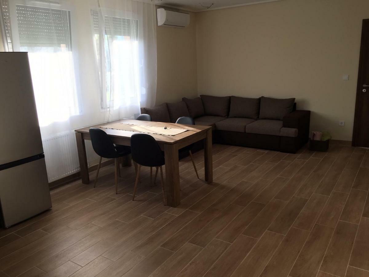 Villa Konrad Apartman à Balatonmáriafürdő Extérieur photo