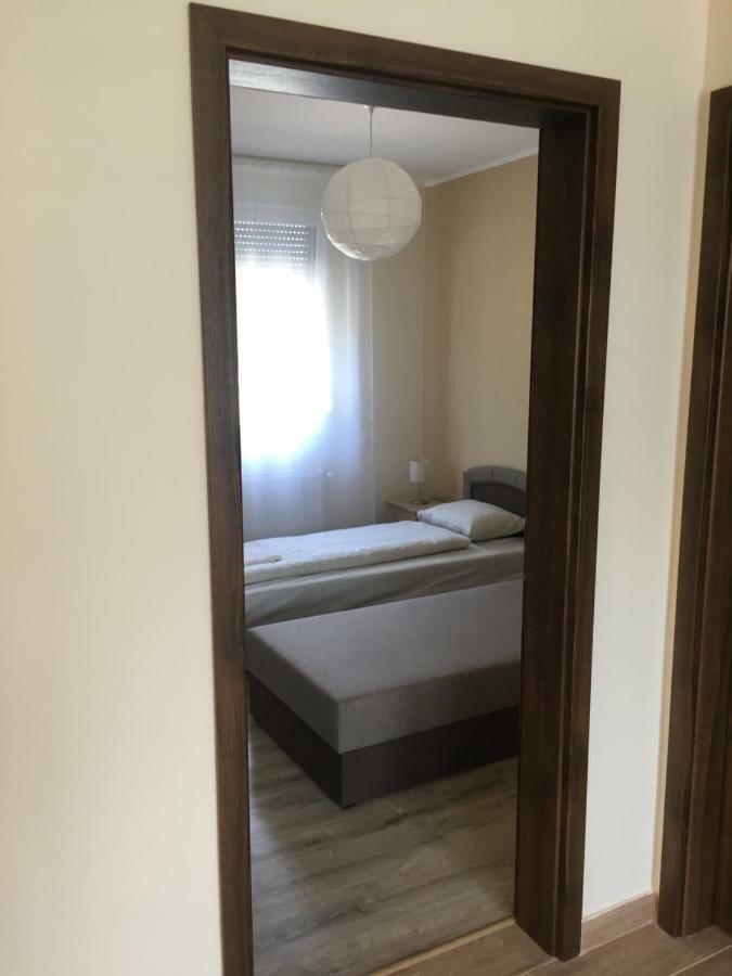 Villa Konrad Apartman à Balatonmáriafürdő Extérieur photo