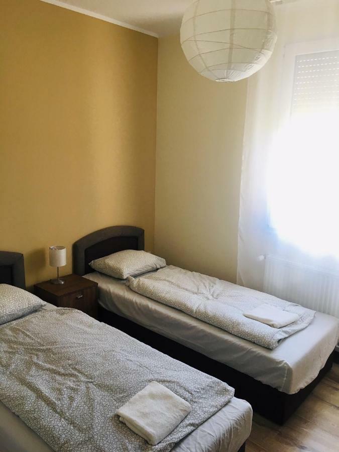 Villa Konrad Apartman à Balatonmáriafürdő Extérieur photo